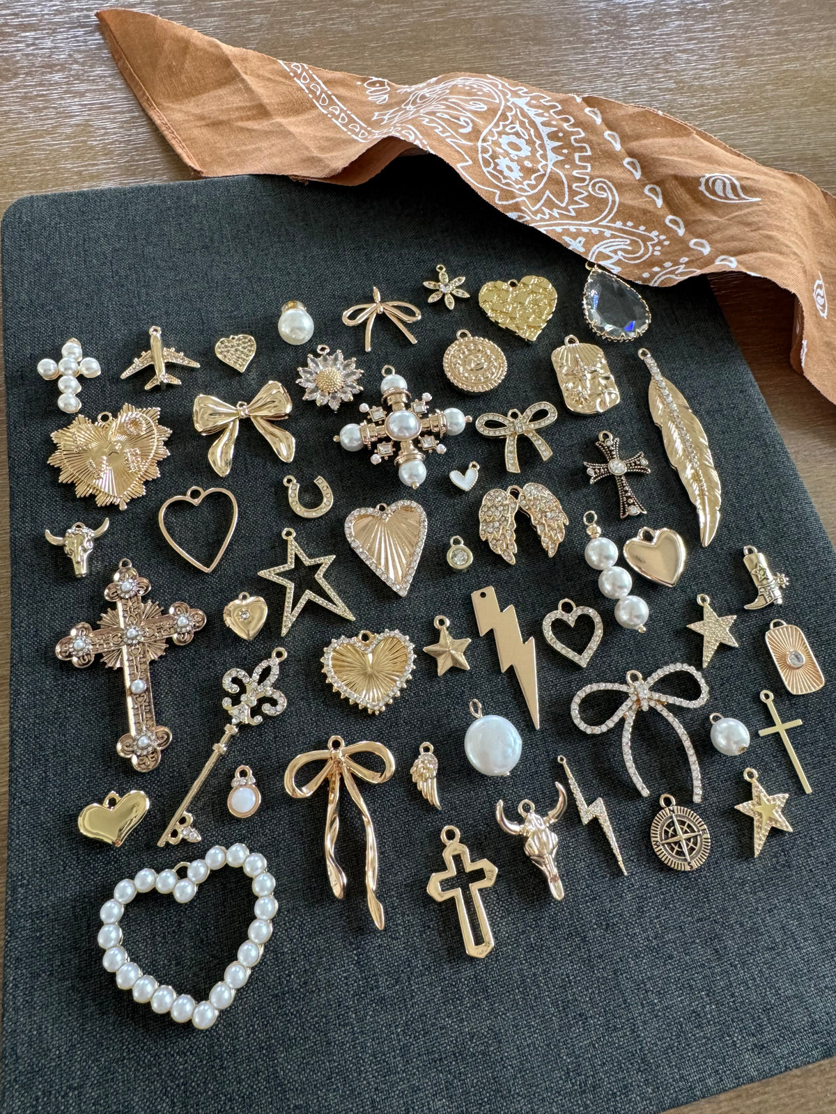 CHARM BAR