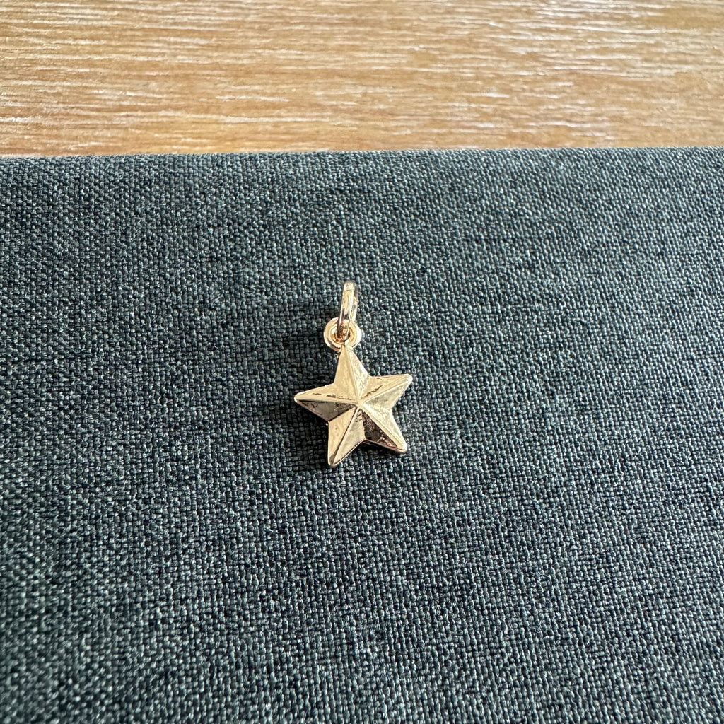 Saint Star Charm Golden