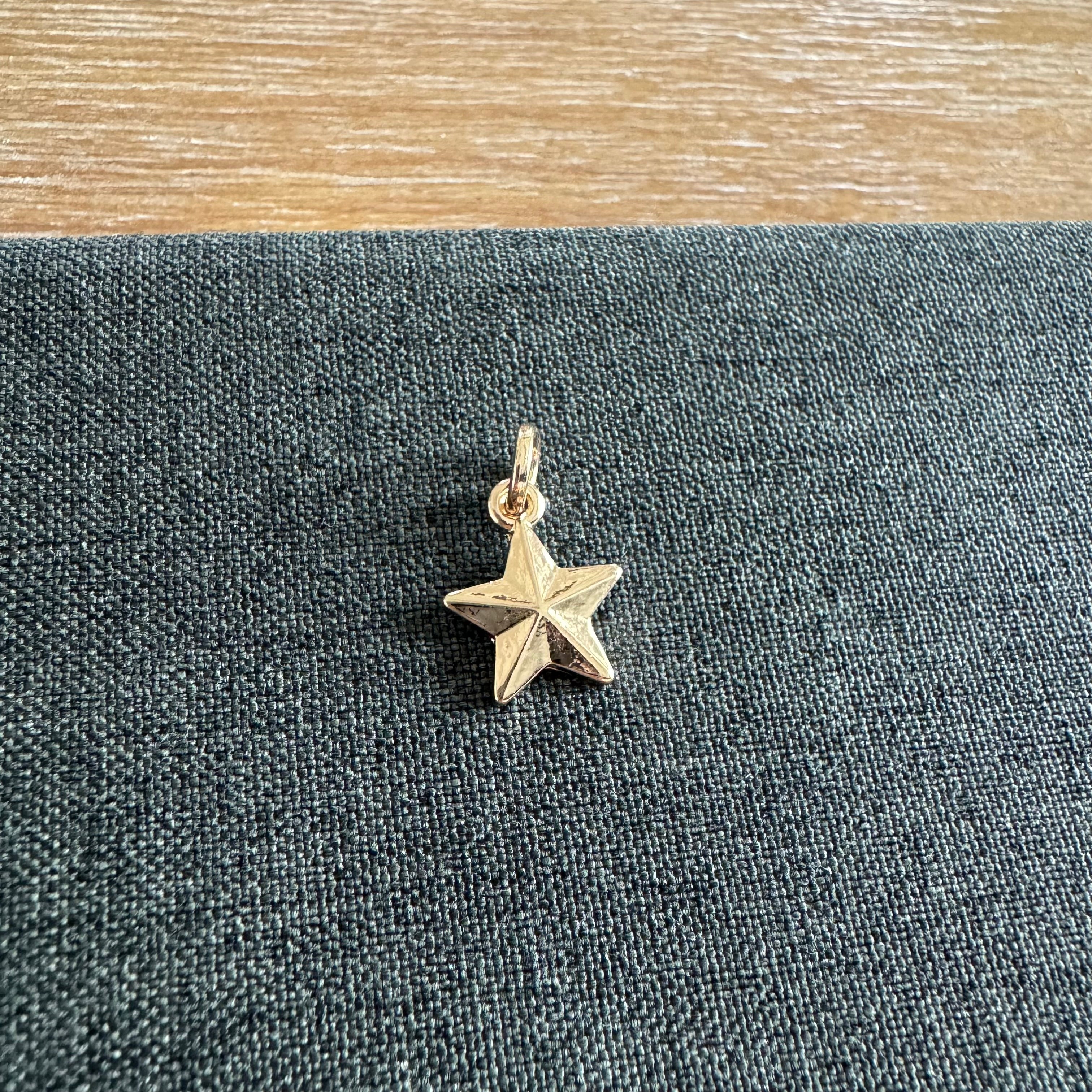 Saint Star Charm Golden