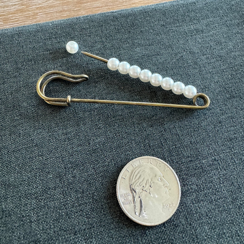 Pearl Vintage Style Pin