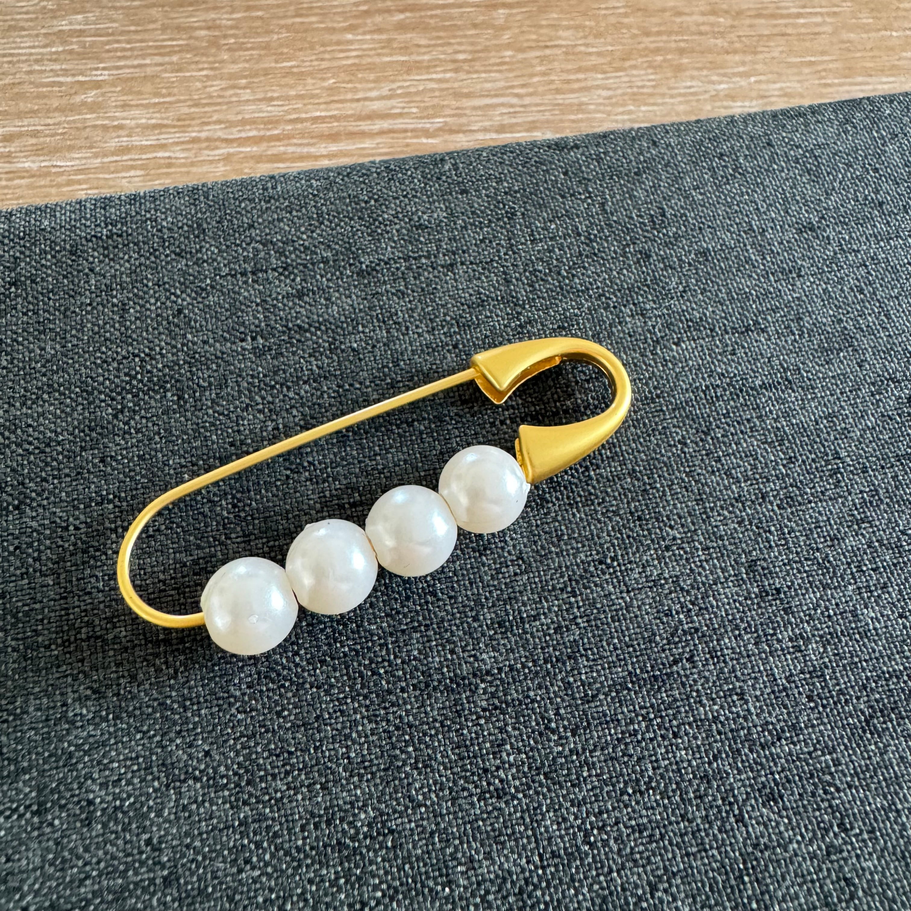 Mod Pearl Pin