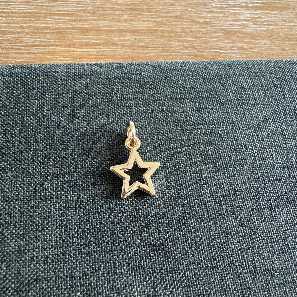 Saint Open Star Charm Golden