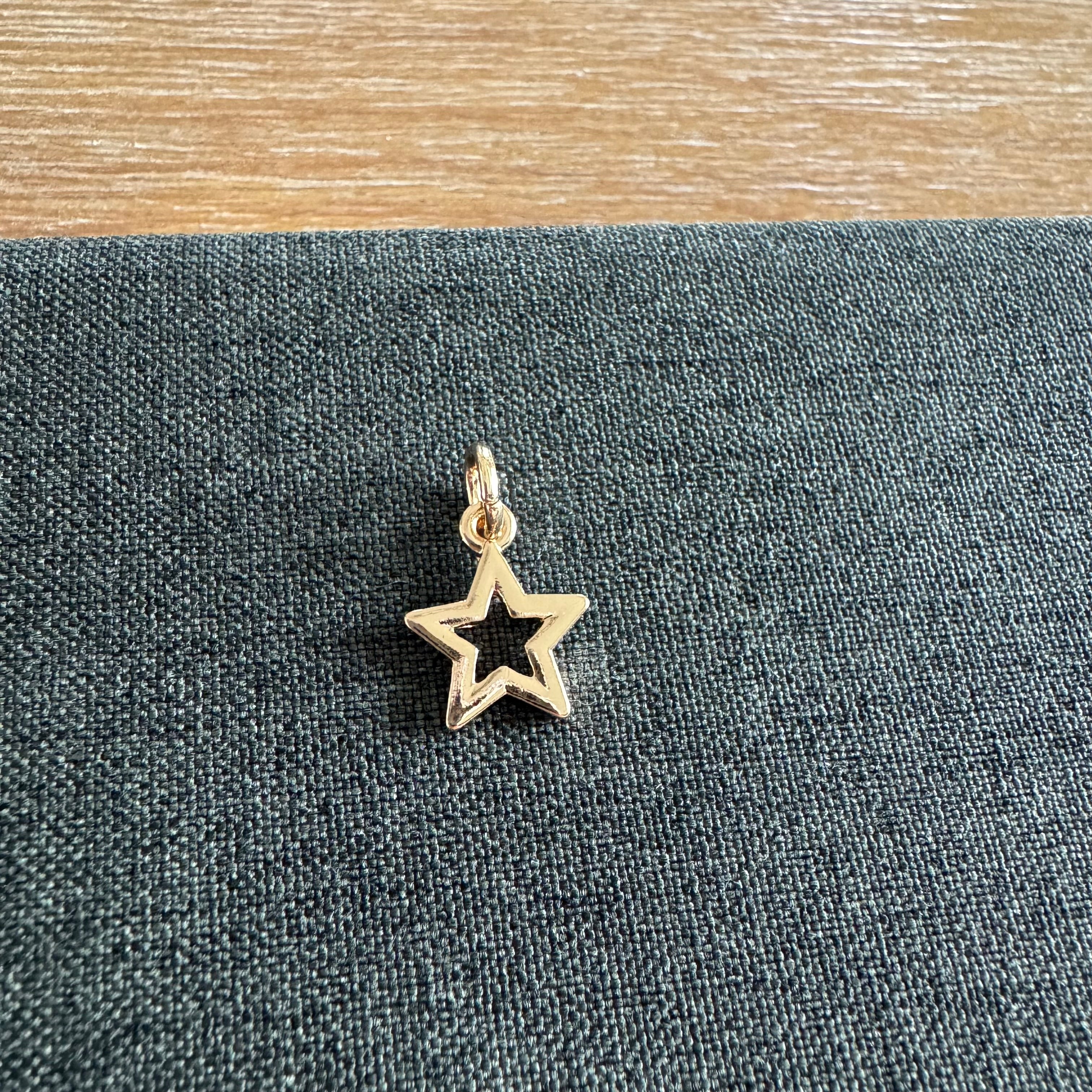 Saint Open Star Charm Golden