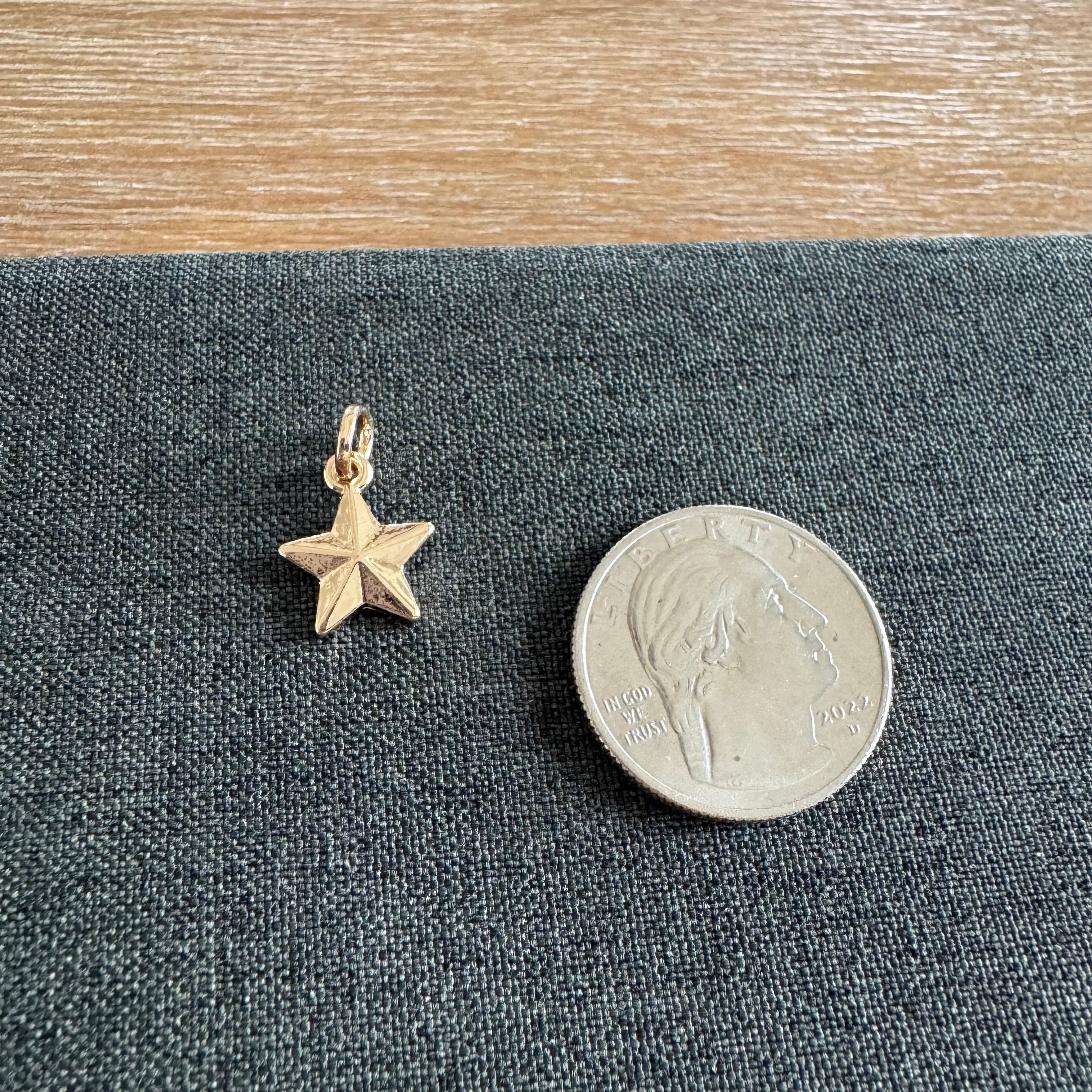 Saint Star Charm Golden