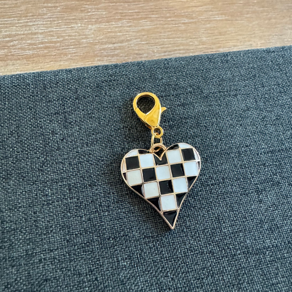 Checkered Point Heart Shoe Charm
