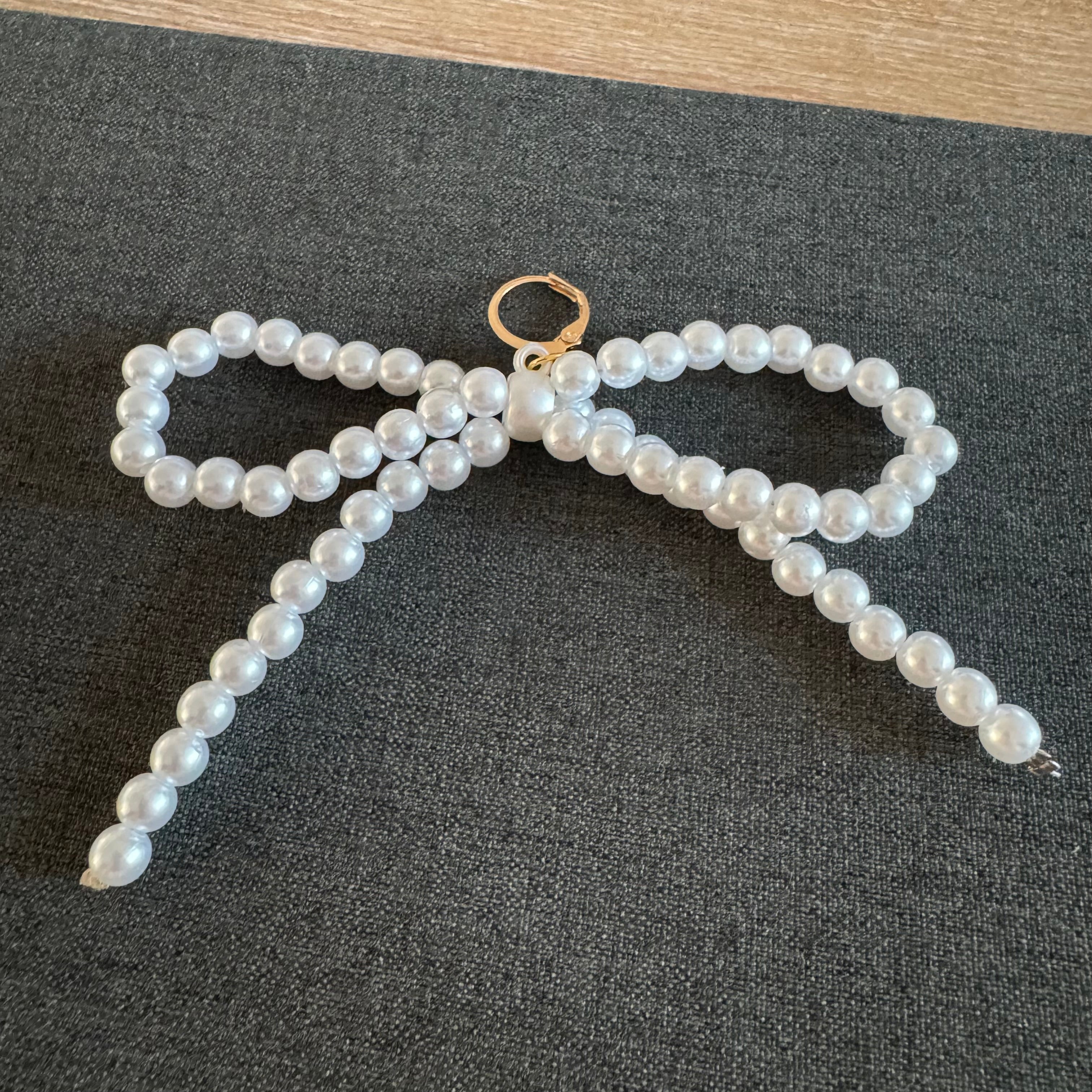 Pearly Pearl Bow Round Shoe Charm