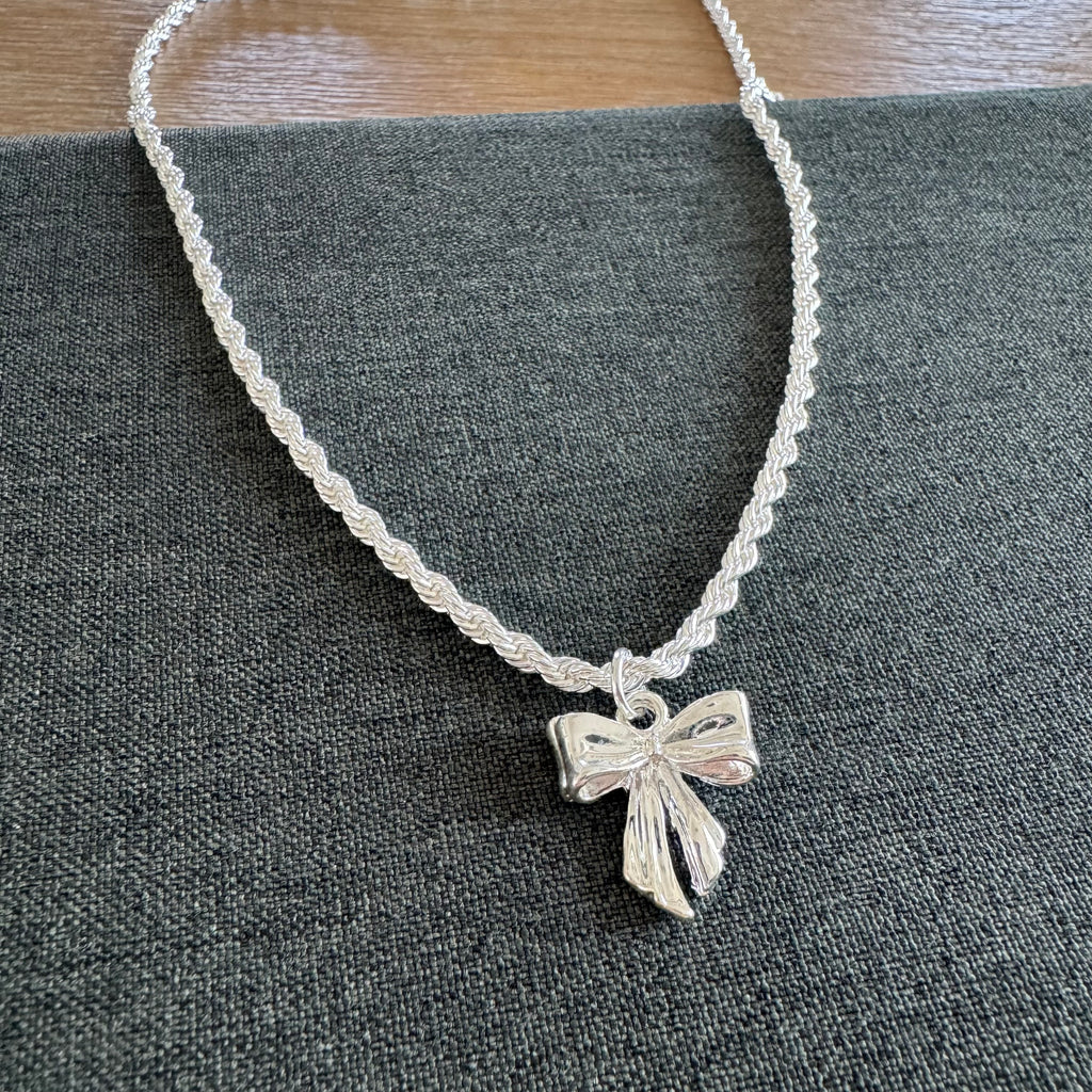 Ryan Bow Necklace Silver